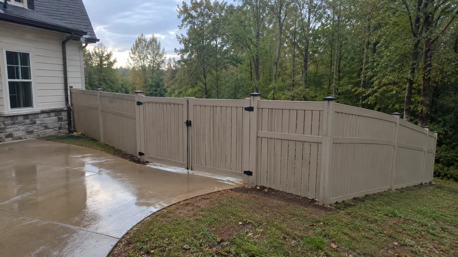 Vinyl fence installation by Sturgill Handyman Services in London, KY - photo 4